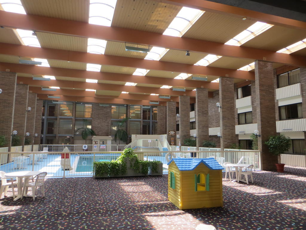 Clarion Hotel Lansing Exteriör bild